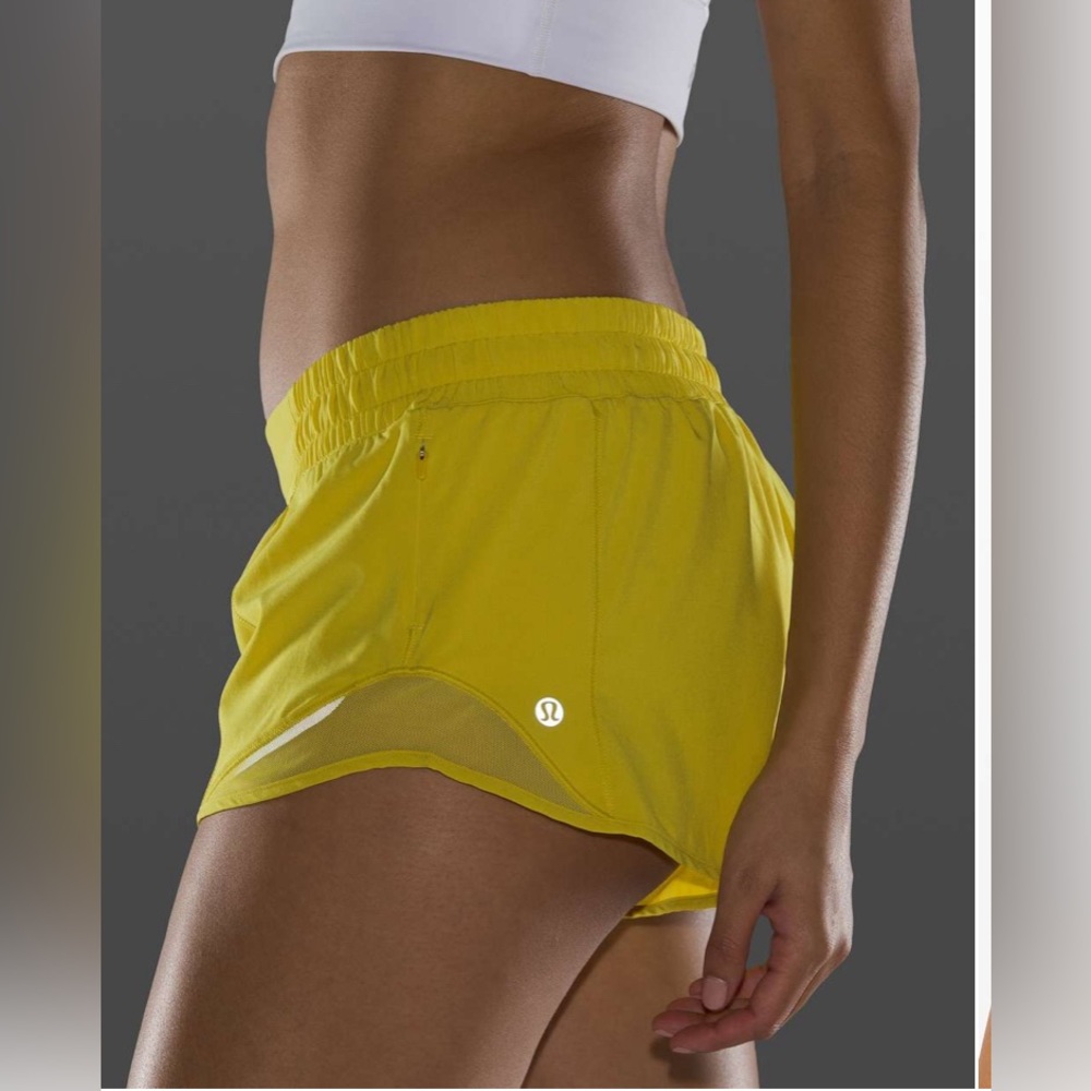 Lululemon Hotty hot shorts 2.5 inseam soleil (yellow)